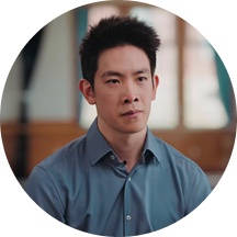 神韻主要領舞演員黃景洲（Piotr Huang）肖像