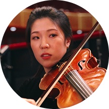 神韻交響樂團中提琴演奏家陳丹蕾（Rachel Chen）肖像